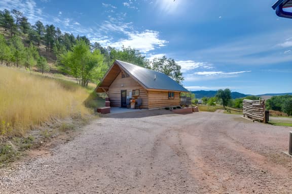 Black Hills Tiny Resort - Cabin
